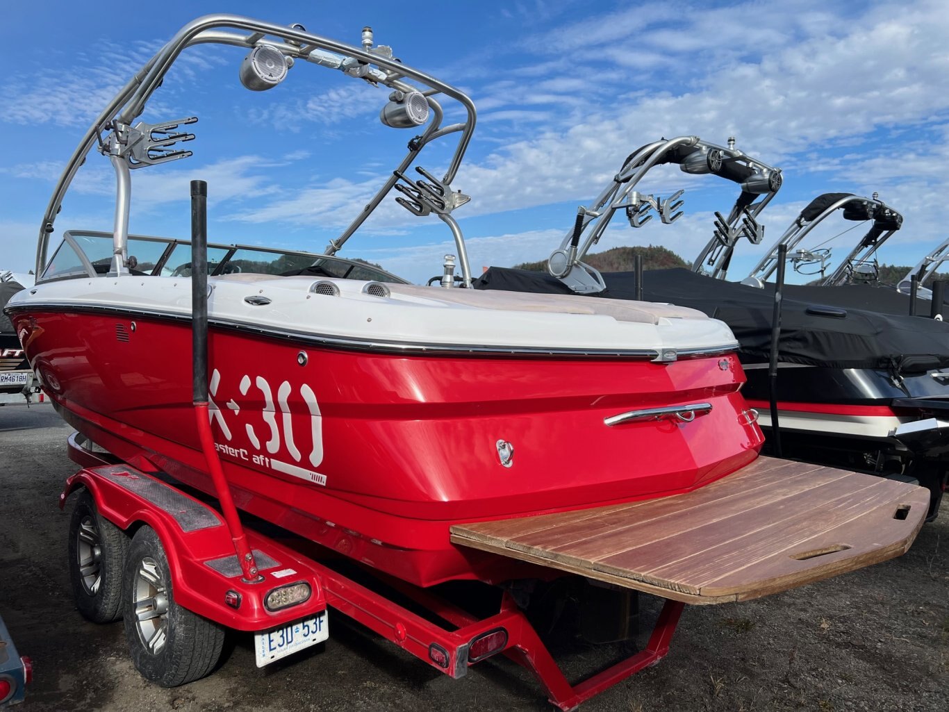 Bateau Mastercraft X30 2006 Rouge & Blanc Moteur Indmar MCX 350hp avec 383 heures Vient avec remorque Mastercraft d'Origine