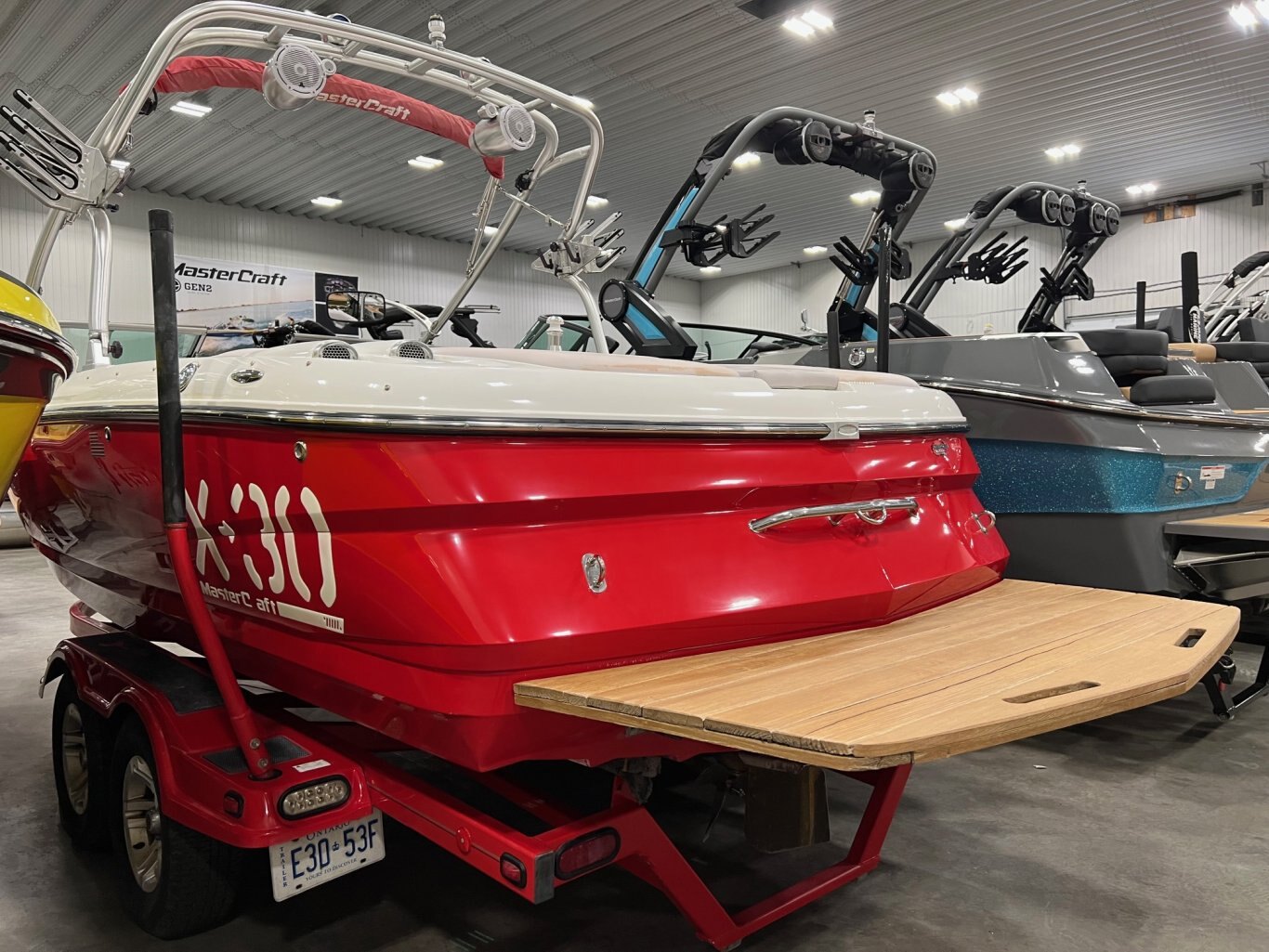 Bateau Mastercraft X30 2006 Rouge & Blanc Moteur Indmar MCX 350hp avec 383 heures Vient avec remorque Mastercraft d'Origine