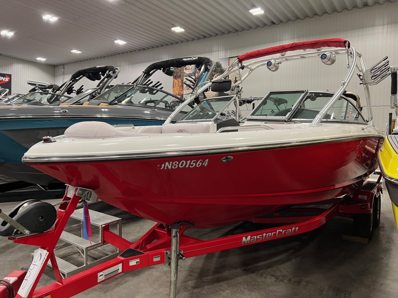 Bateau Mastercraft X30 2006 Rouge & Blanc Moteur Indmar MCX 350hp avec 383 heures Vient avec remorque Mastercraft d'Origine