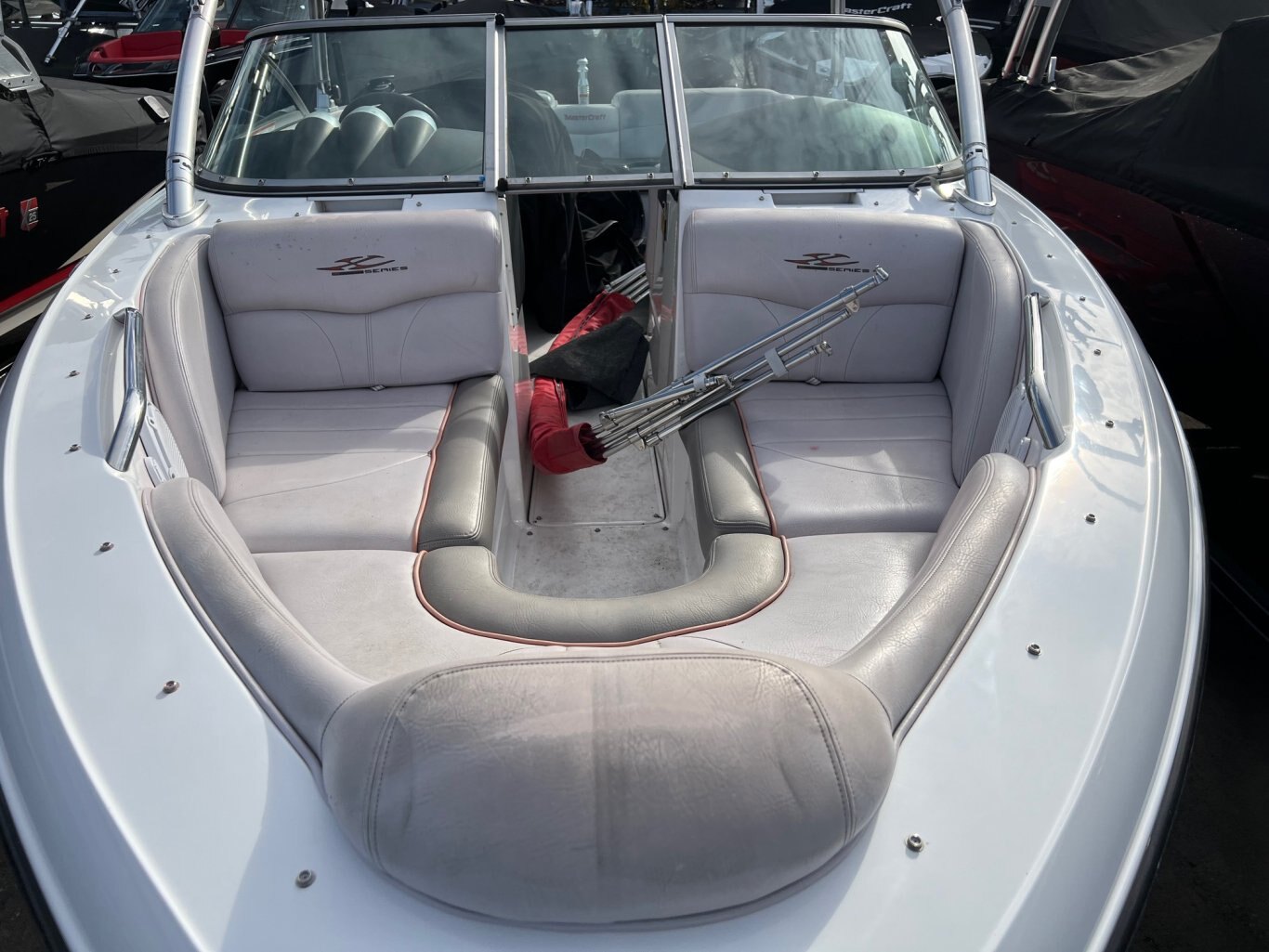 Bateau Mastercraft X30 2006 Rouge & Blanc Moteur Indmar MCX 350hp avec 383 heures Vient avec remorque Mastercraft d'Origine