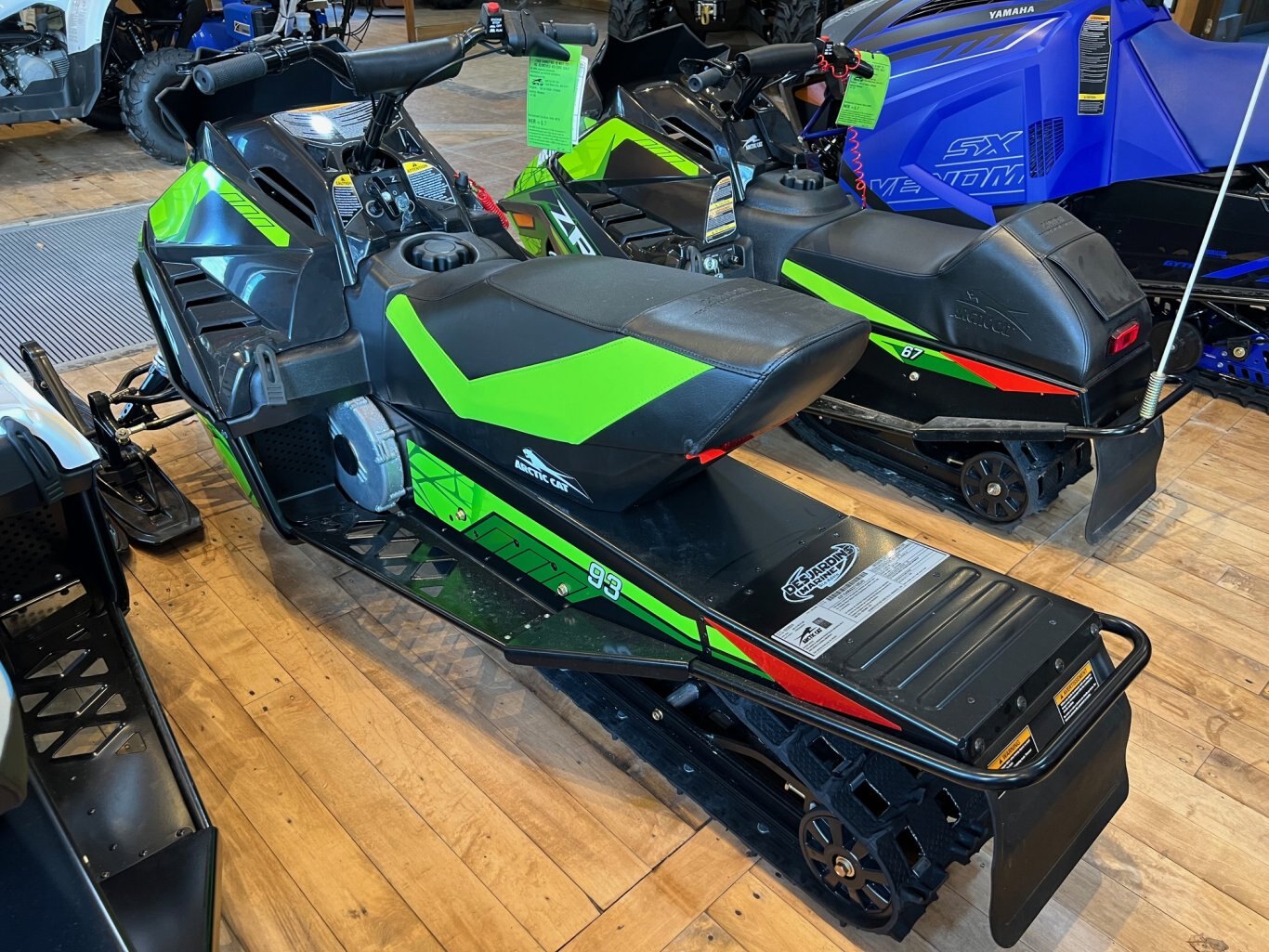 Motoneige Enfants/Ados 8 15 ans Arctic Cat ZR 200 Noir & Vert 2025 Neuf parfait pour un cadeau des fêtes