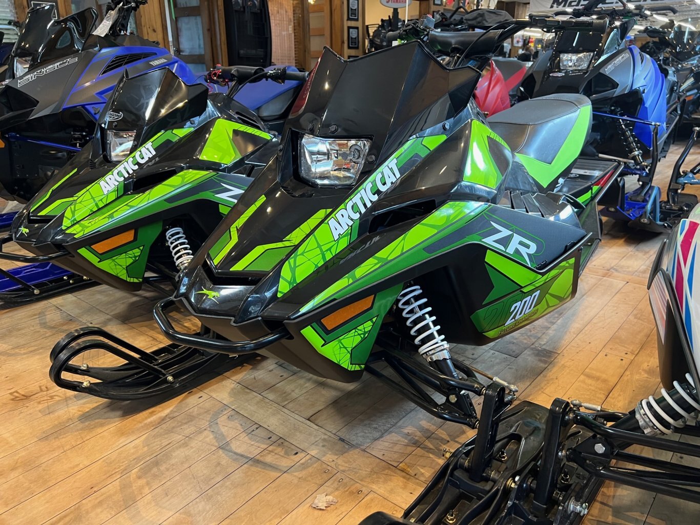 Motoneige Enfants/Ados 8-15 ans Arctic Cat ZR 200 Noir & Vert 2025 Neuf parfait pour un cadeau des fêtes