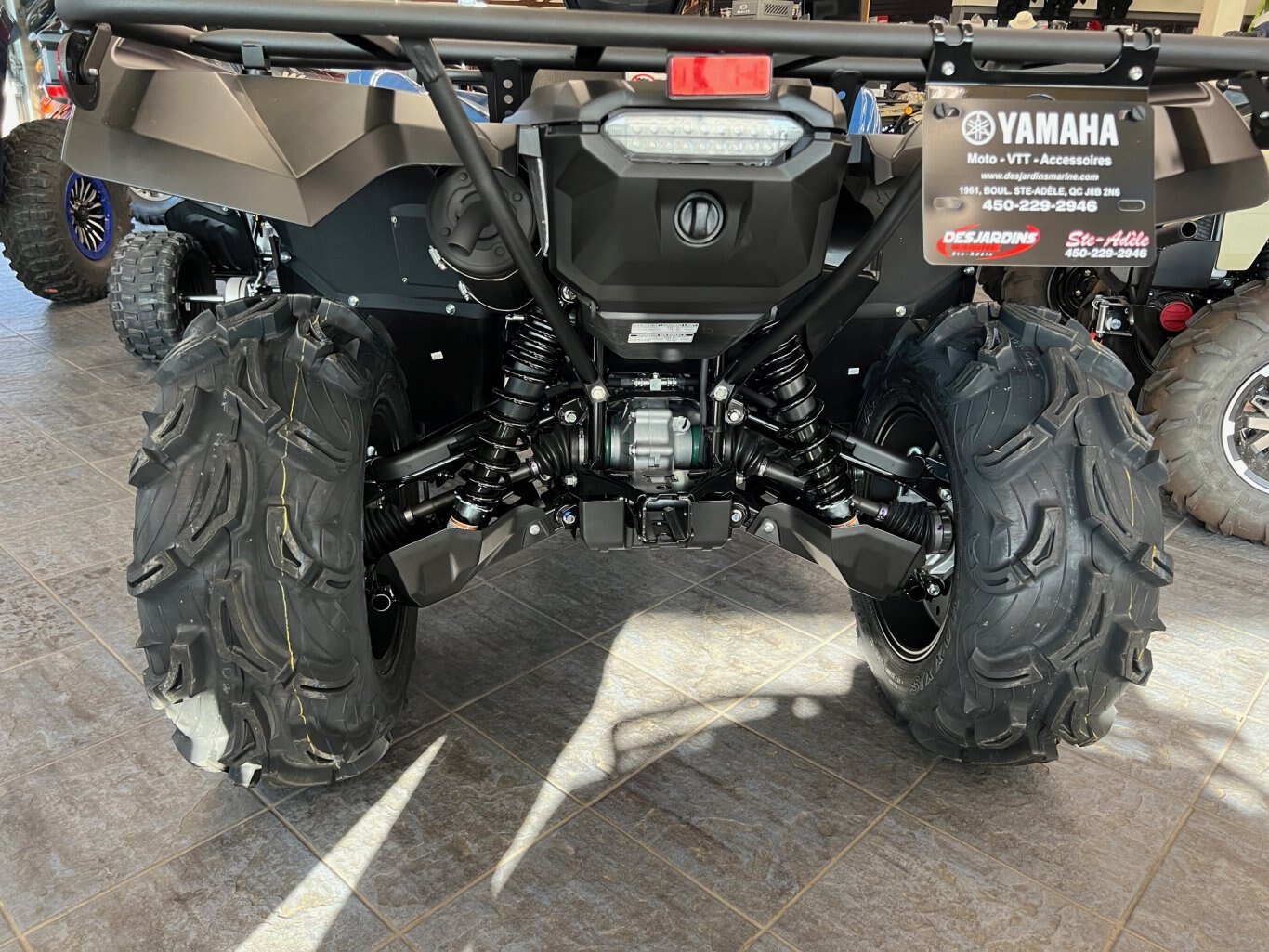 VTT Yamaha Grizzly 700 EPS SE 2025 Bleu et Noir vient avec le treuil et les jantes en alliage 2 tons en plus de l'attache remoque