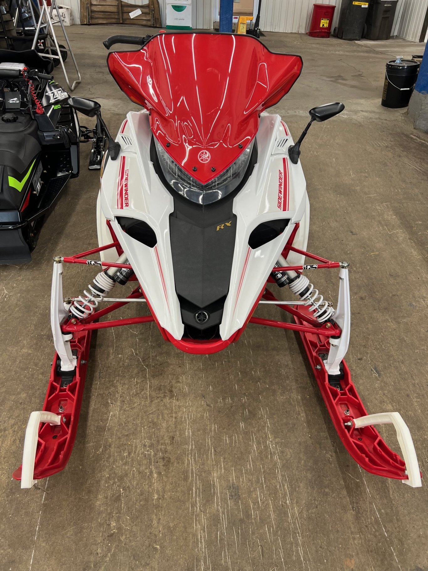 Motoneige Yamaha Sidewinder SRX LE 2023 Rouge & Blanc Modèle Piste à ne pas manquer 13178km!