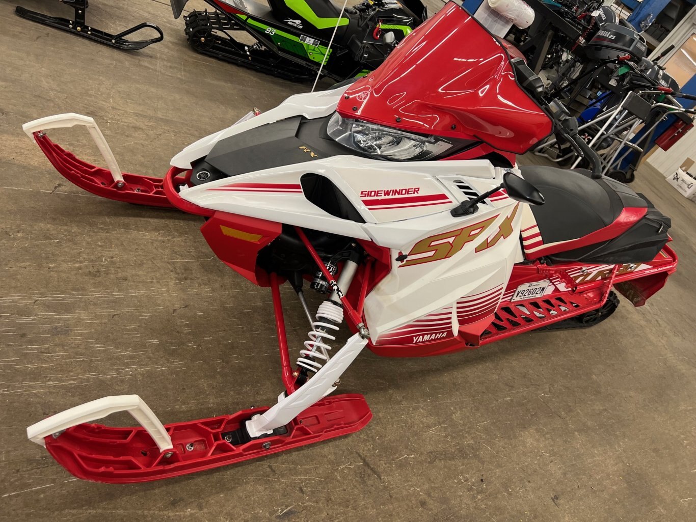 Motoneige Yamaha Sidewinder SRX LE 2023 Rouge & Blanc Modèle Piste à ne pas manquer 13178km!