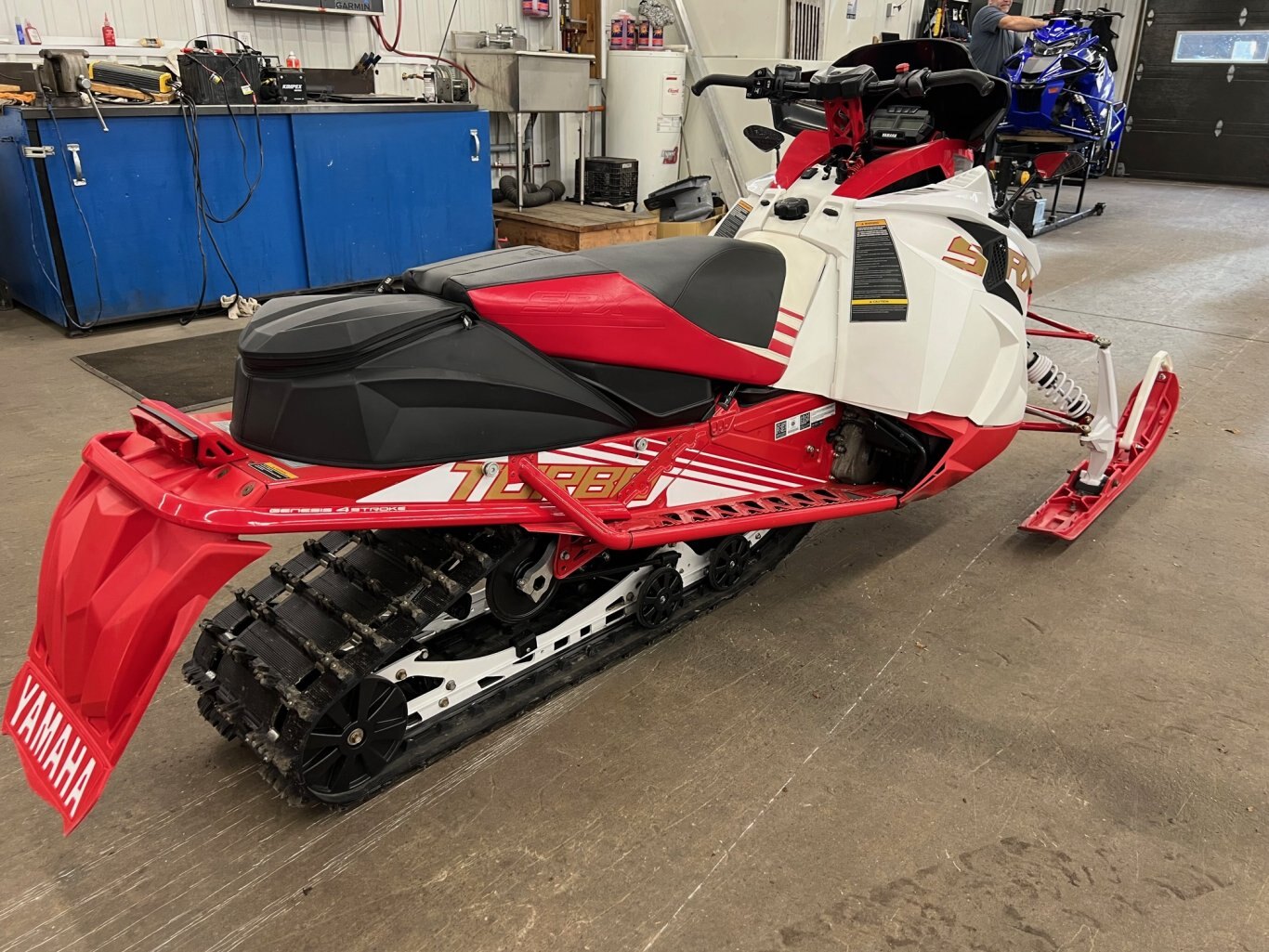 Motoneige Yamaha Sidewinder SRX LE 2023 Rouge & Blanc Modèle Piste à ne pas manquer 12996km!