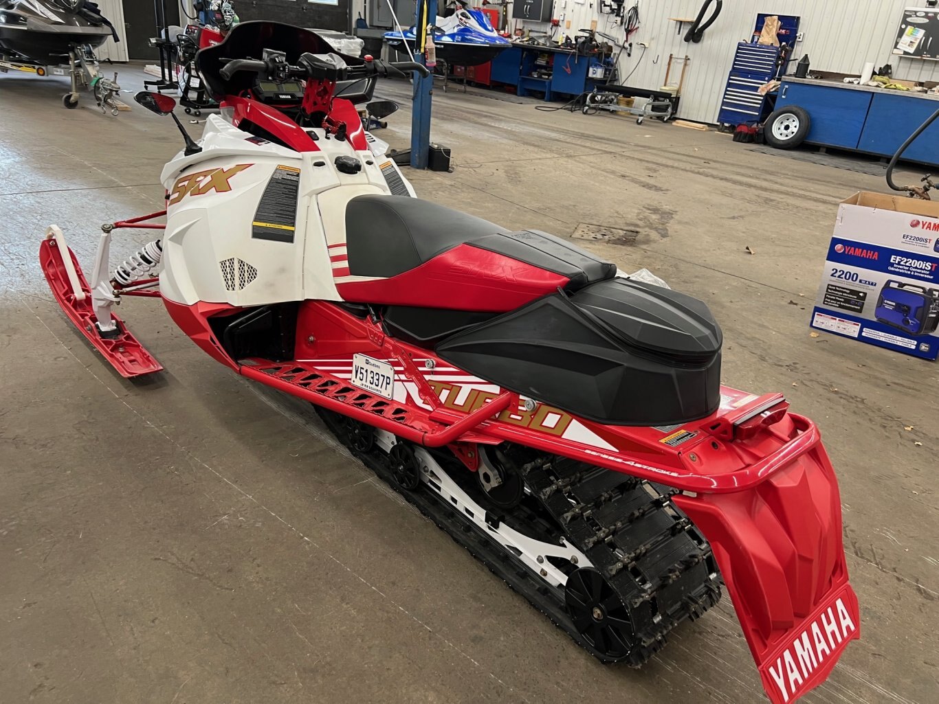 Motoneige Yamaha Sidewinder SRX LE 2023 Rouge & Blanc Modèle Piste à ne pas manquer 12996km!