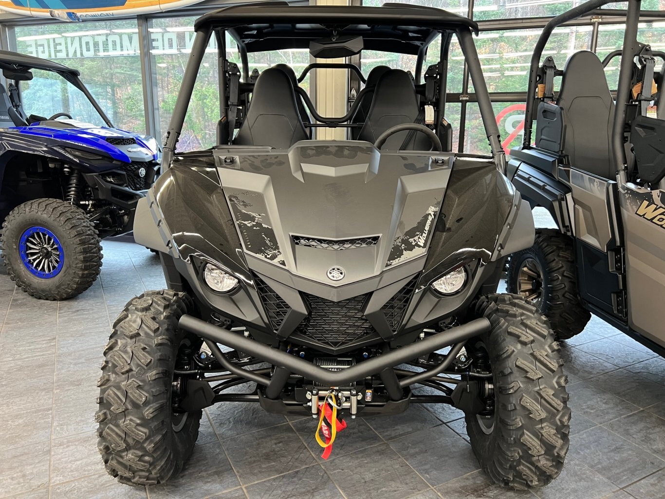 Side by Side Yamaha Wolverine X4 850 SE 2025 Noir modèle Multi Usages 4 Passagers avec Treuil et Attache Remorque!