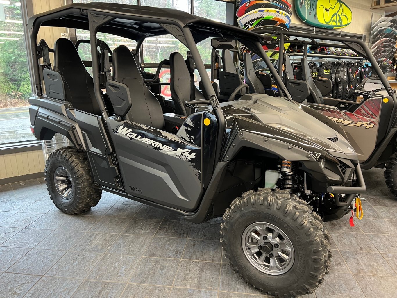 Side by Side Yamaha Wolverine X4 850 SE 2025 Noir modèle Multi-Usages 4 Passagers avec Treuil et Attache Remorque!