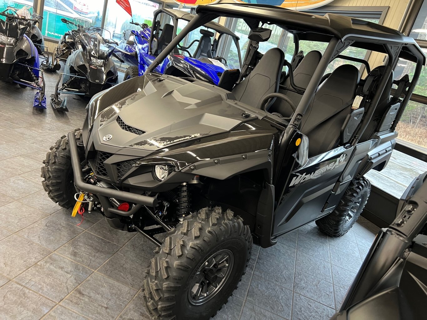 Side by Side Yamaha Wolverine X4 850 SE 2025 Noir modèle Multi Usages 4 Passagers avec Treuil et Attache Remorque!