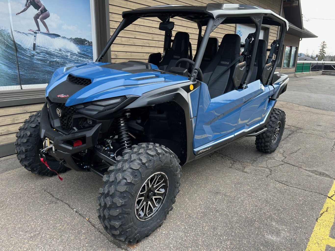 Side by Side Yamaha Wolverine RMAX4 1000 LE Bleu modèle multi usage 4 passagers avec treuil, système de sons, écran multifonction!