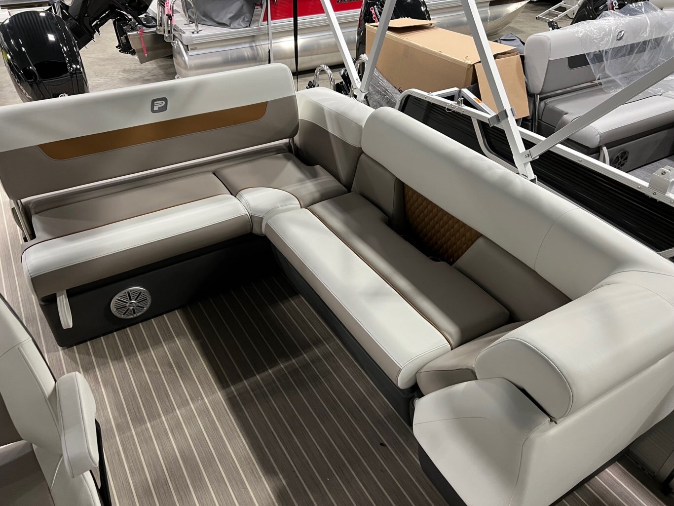 Ponton Princecraft Vectra 23RL 2025 Blanc & Cuivre Moteur 90hp Mercury vient avec Toit Campeur, Système de Sons, Sonar & plus