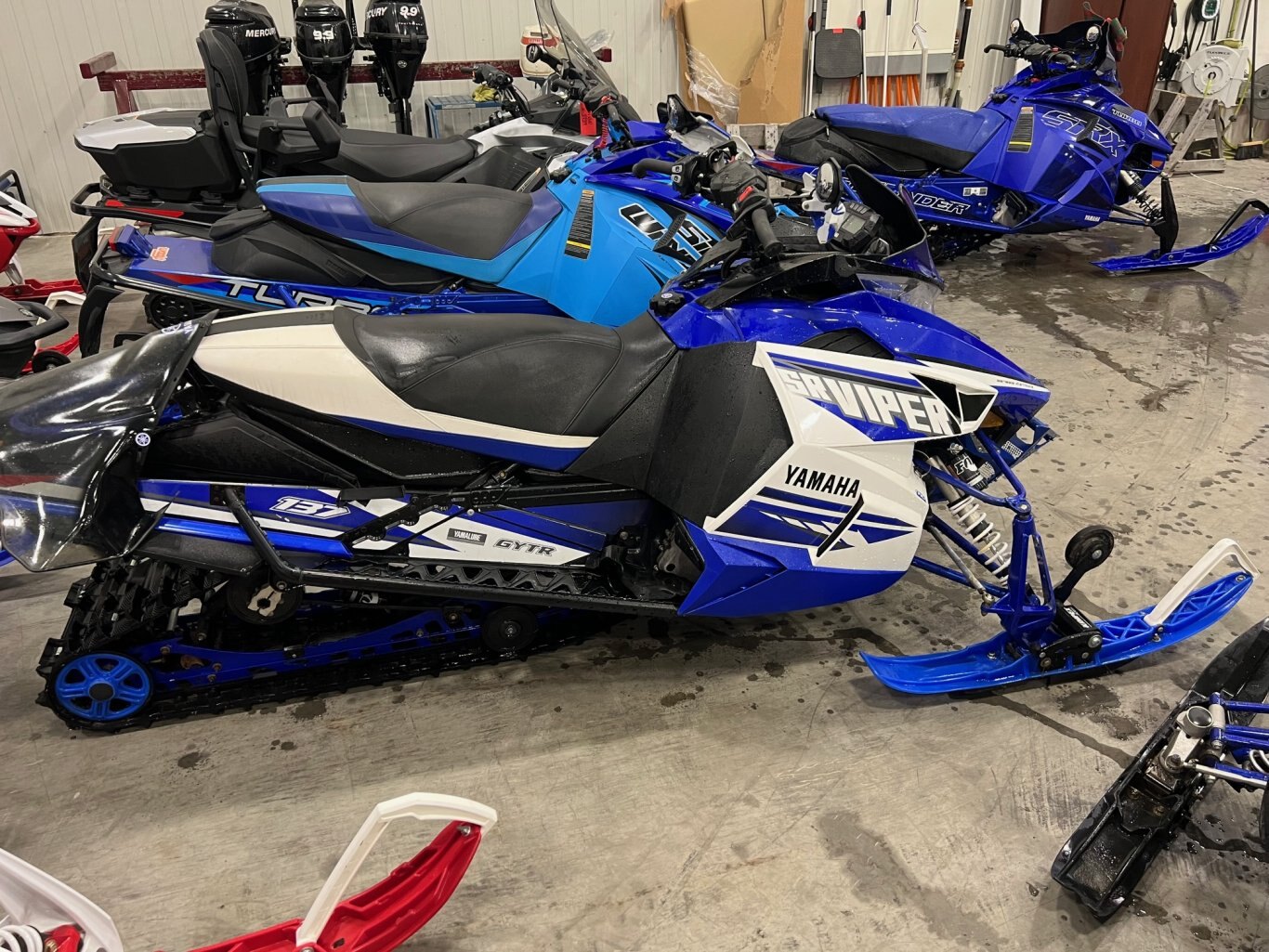 Motoneige Yamaha Sr Viper L TX 2016 Bleu & Blanc avec 15123km, pont neuf, 2x pare brise, 2x pare chocs avant, 1x sacoche de tunnel!, roues de skis!