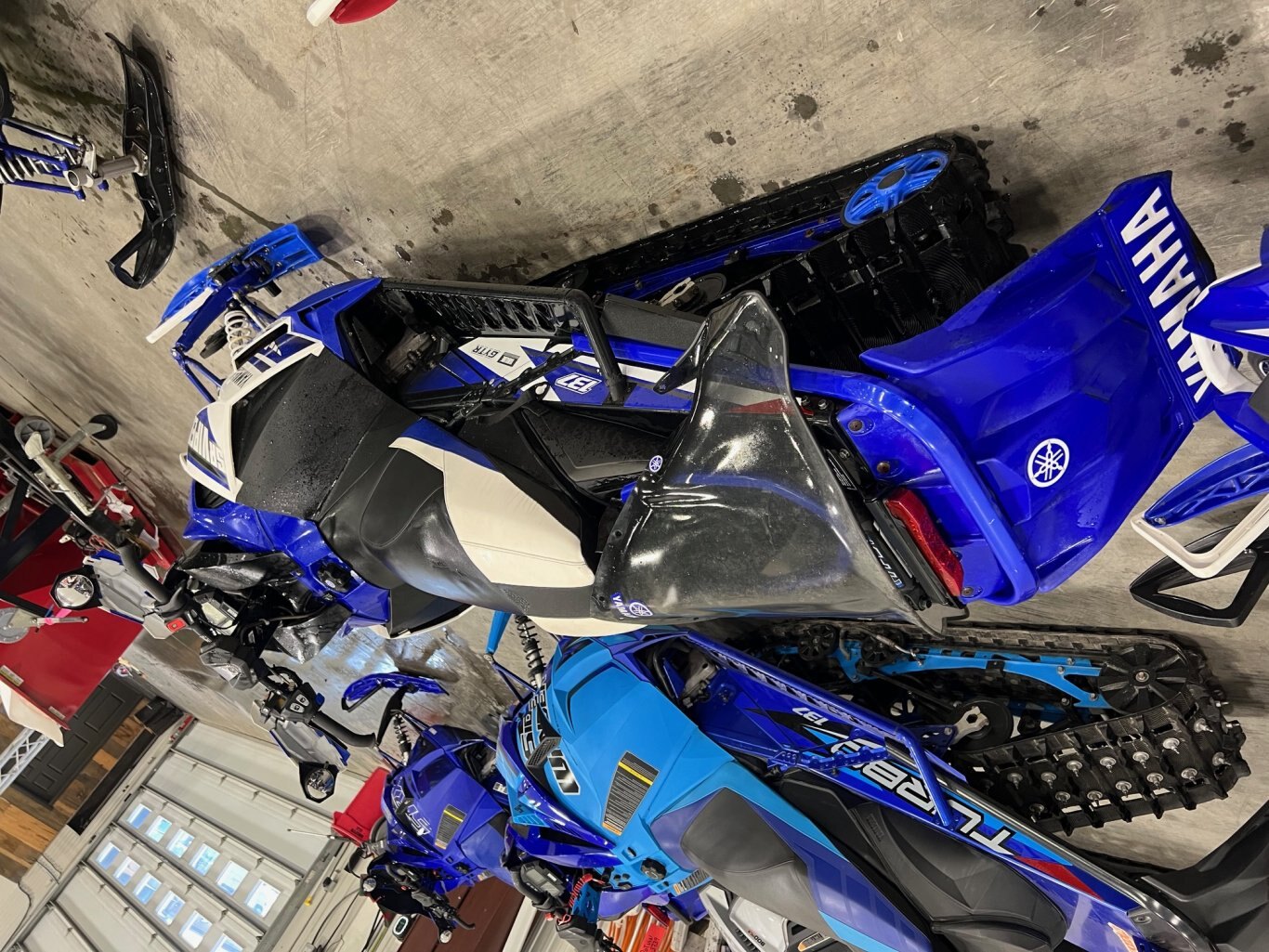 Motoneige Yamaha Sr Viper L TX 2016 Bleu & Blanc avec 15123km, pont neuf, 2x pare brise, 2x pare chocs avant, 1x sacoche de tunnel!, roues de skis!