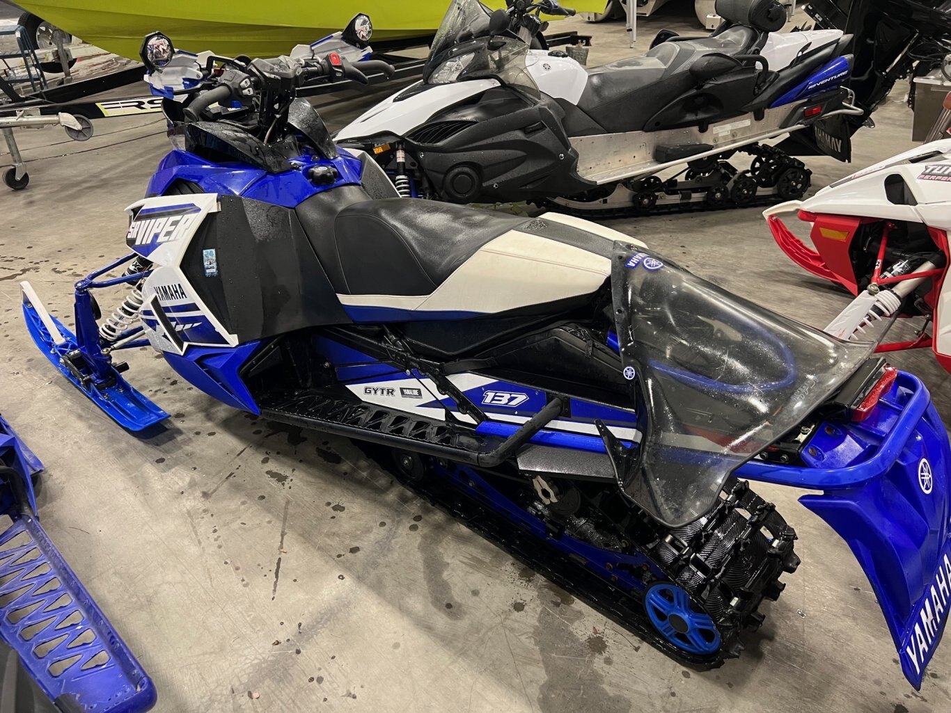 Motoneige Yamaha Sr Viper L TX 2016 Bleu & Blanc avec 15123km, pont neuf, 2x pare brise, 2x pare chocs avant, 1x sacoche de tunnel!, roues de skis!