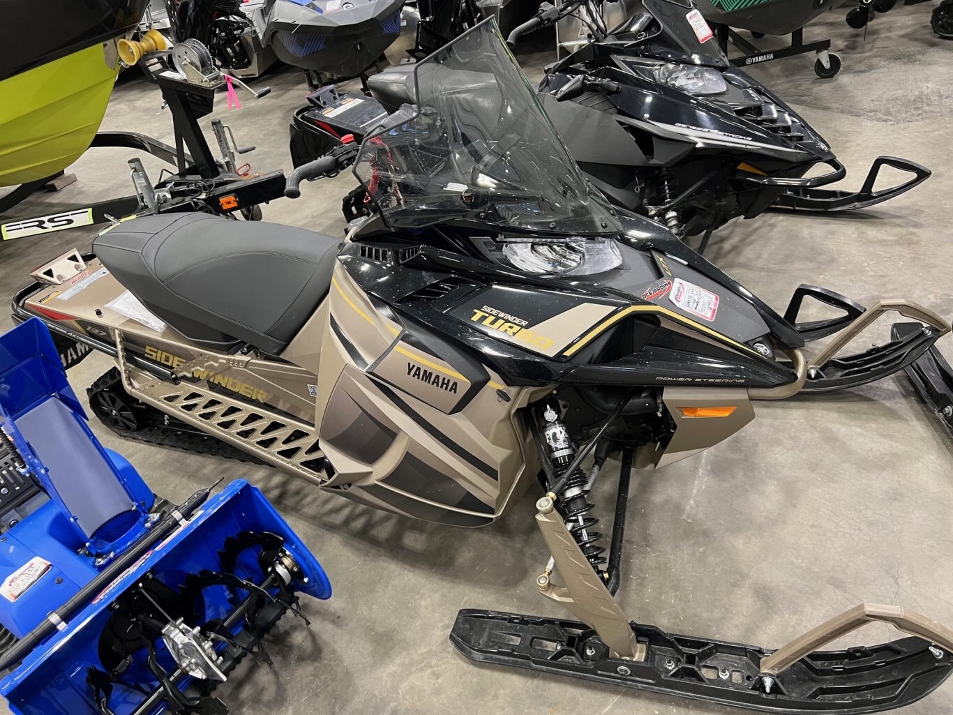 Motoneige Yamaha Sidewinder L-TX GT EPS 2023 Gold Modèle Touring/Sport Liquidation Finale!