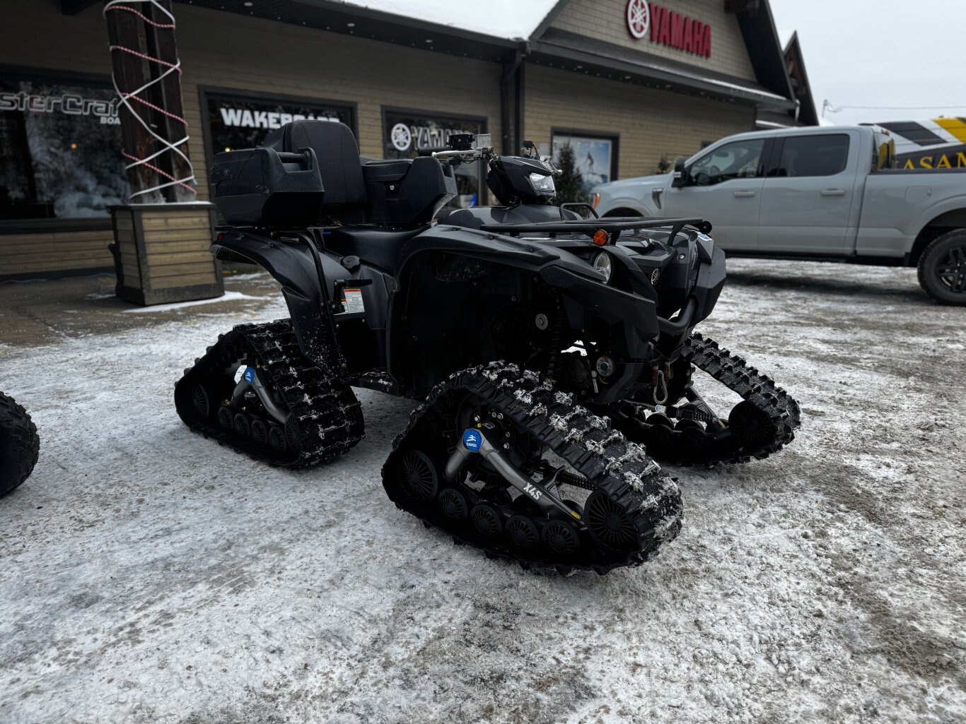 VTT Yamaha Grizzly 700 2018 EPS SE gris avec Chenille Camso, treuil, Siège Coffre & Appuis Pied seulement 1800km!