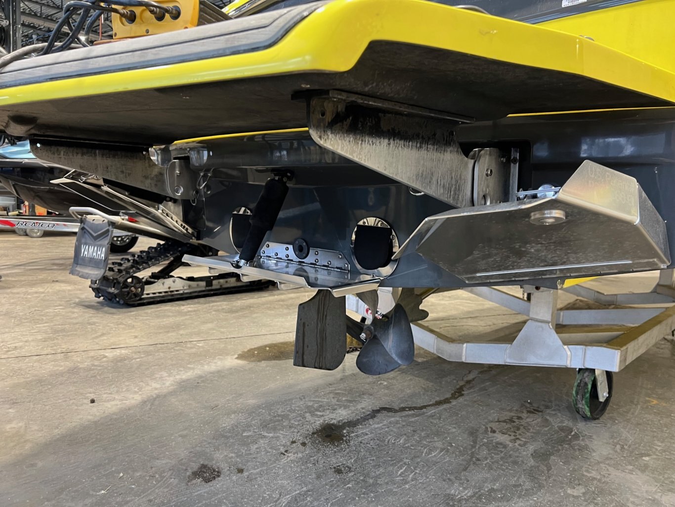 Bateau Mastercraft 2016 X10 Gris Métallique et Jaune Moteur Ilmor 5.7l avec 328 heures Complètement Équipé!