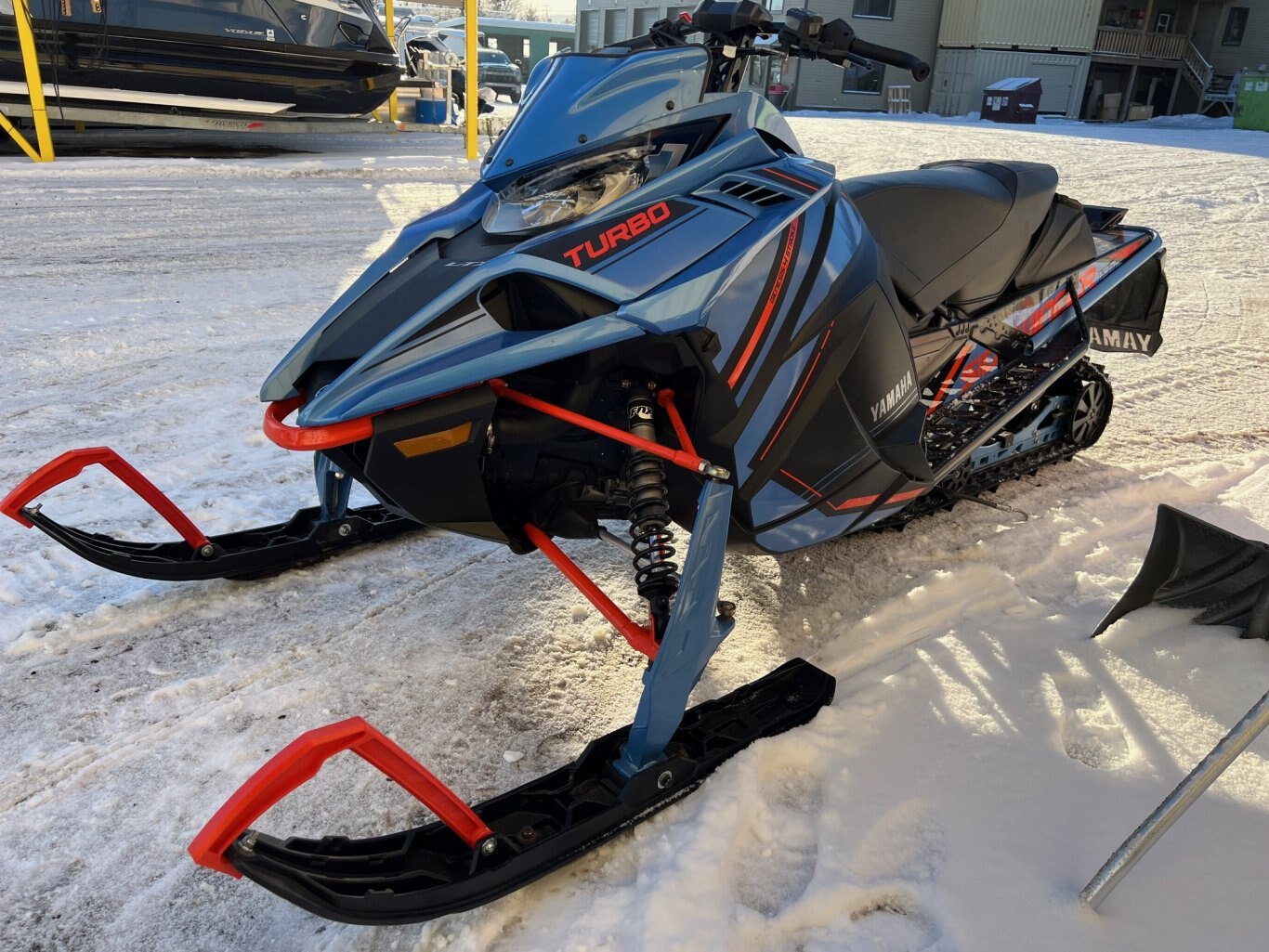 Motoneige Yamaha Sidewinder L-TX 2022 Bleu avec 10061km Pont 1.6'' Piné avec Sacoche arrière Très Bon État!