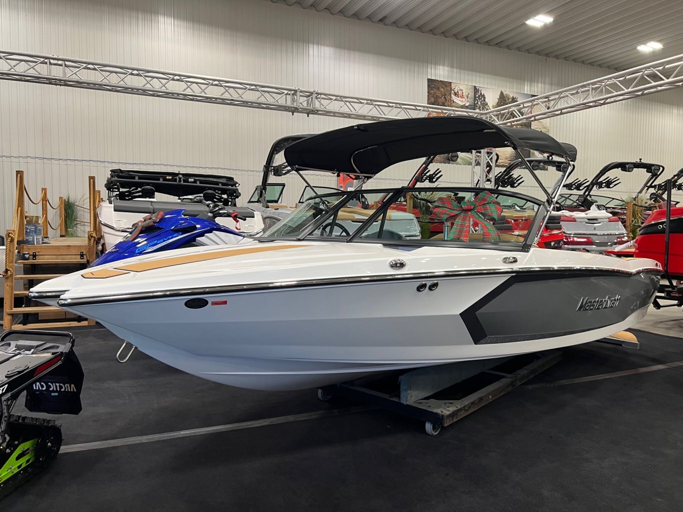 Bateau Mastercraft ProStar 2025 Gris & Blanc avec Moteur Ilmor 6.0l un Ski Boat Incomparable!