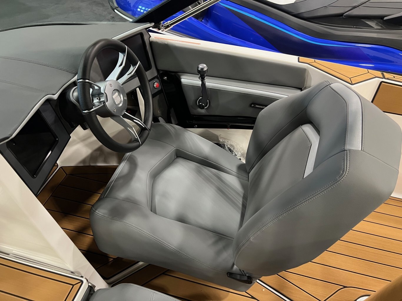 Bateau Mastercraft ProStar 2025 Gris & Blanc avec Moteur Ilmor 6.0l un Ski Boat Incomparable!