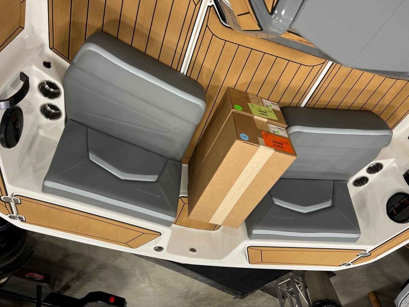 Bateau Mastercraft ProStar 2025 Gris & Blanc avec Moteur Ilmor 6.0l un Ski Boat Incomparable!