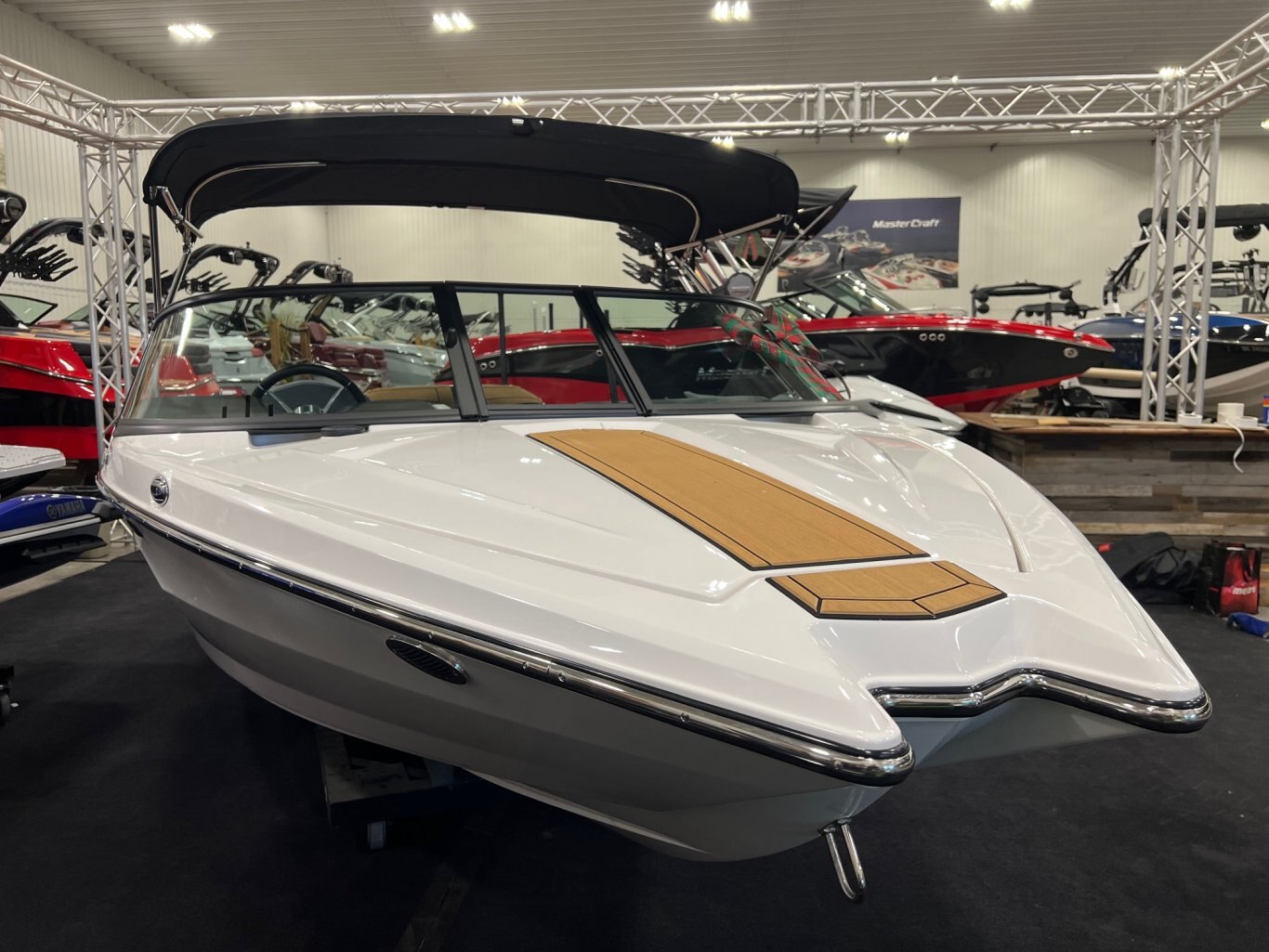 Bateau Mastercraft ProStar 2025 Gris & Blanc avec Moteur Ilmor 6.0l un Ski Boat Incomparable!