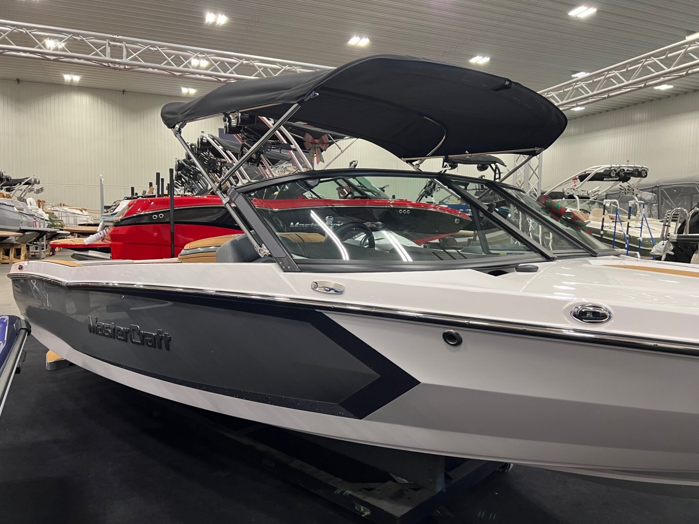 Bateau Mastercraft ProStar 2025 Gris & Blanc avec Moteur Ilmor 6.0l un Ski Boat Incomparable!