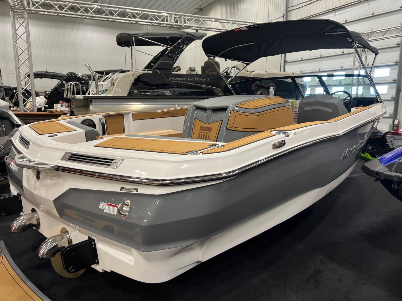 Bateau Mastercraft ProStar 2025 Gris & Blanc avec Moteur Ilmor 6.0l un Ski Boat Incomparable!