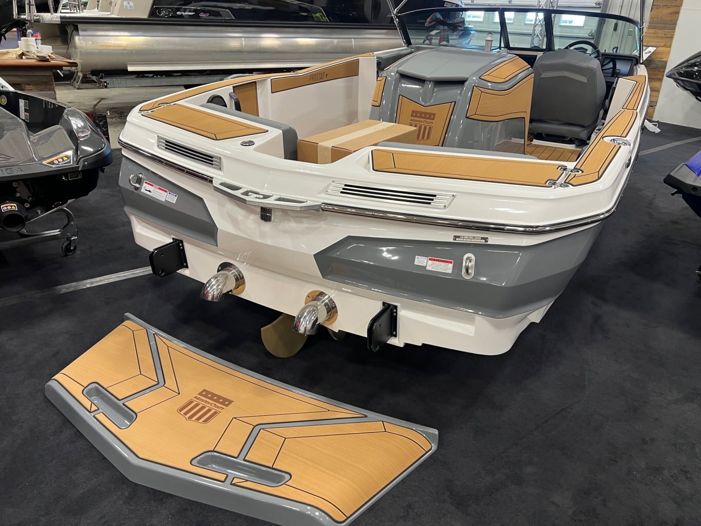 Bateau Mastercraft ProStar 2025 Gris & Blanc avec Moteur Ilmor 6.0l un Ski Boat Incomparable!