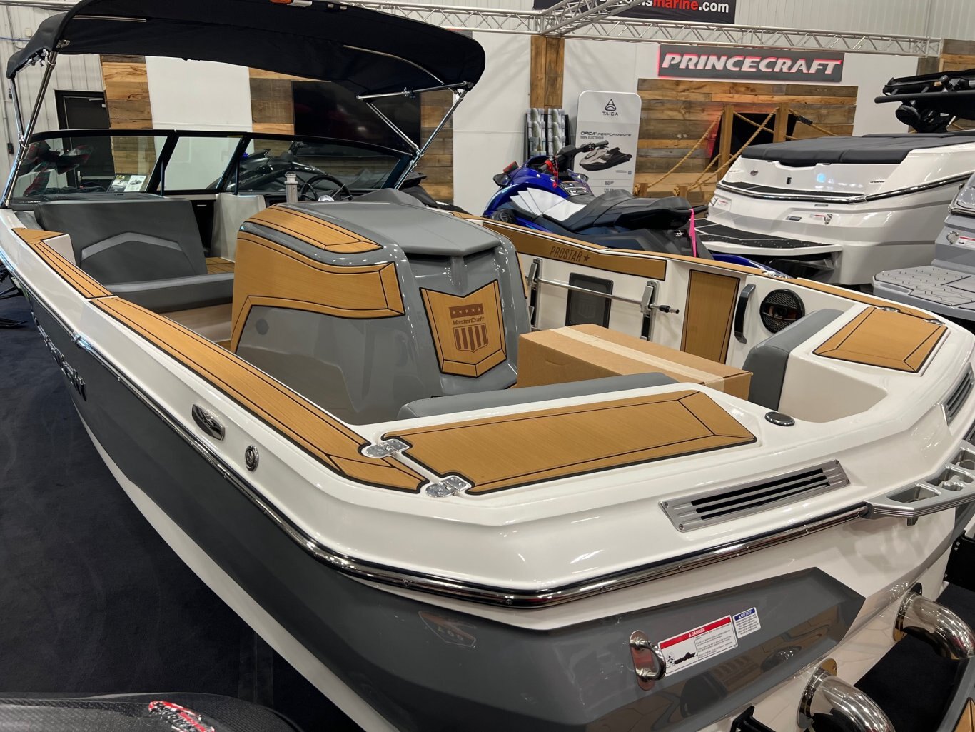 Bateau Mastercraft ProStar 2025 Gris & Blanc avec Moteur Ilmor 6.0l un Ski Boat Incomparable!