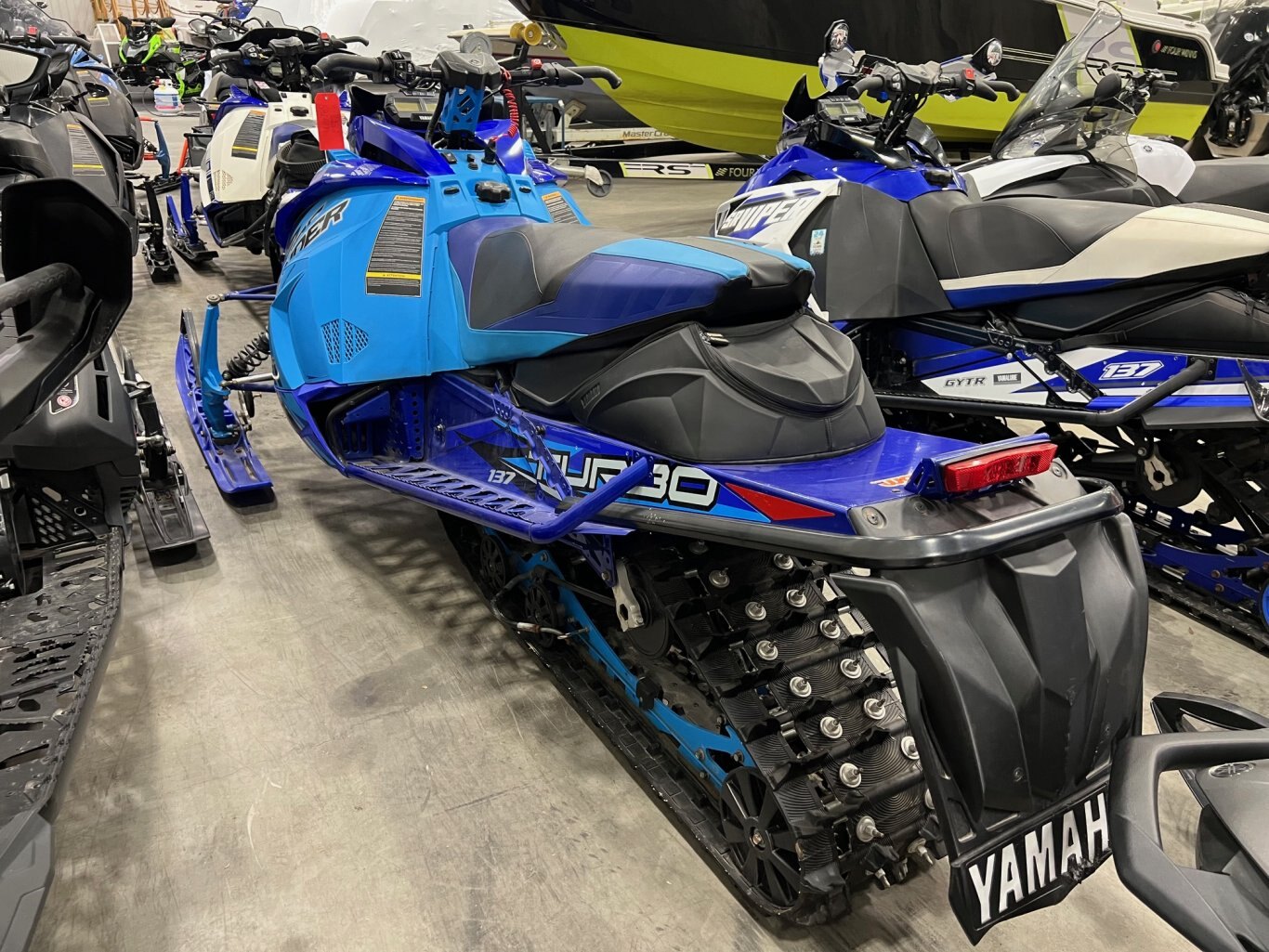 Motoneige Yamaha Sidewinder L TX LE 2020 Bleu Suspension Électronique en très bonne condition.