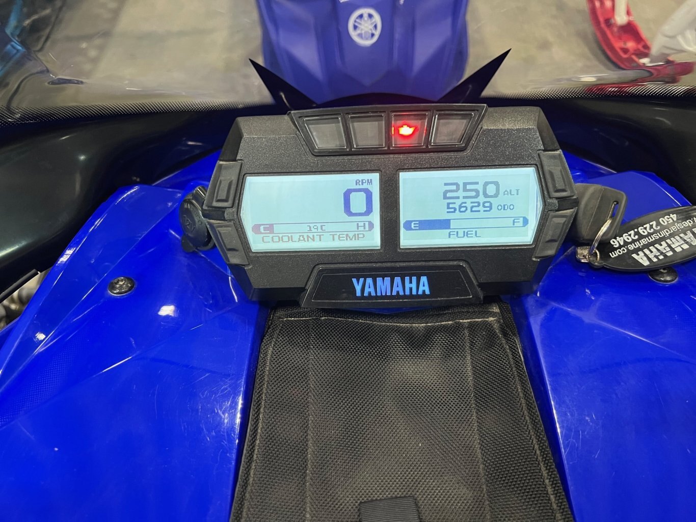 Motoneige Yamaha SRX 2019 Bleu avec 5629km seulement, Pont 1.6'' Piné et Ice Scratcher en bon état!