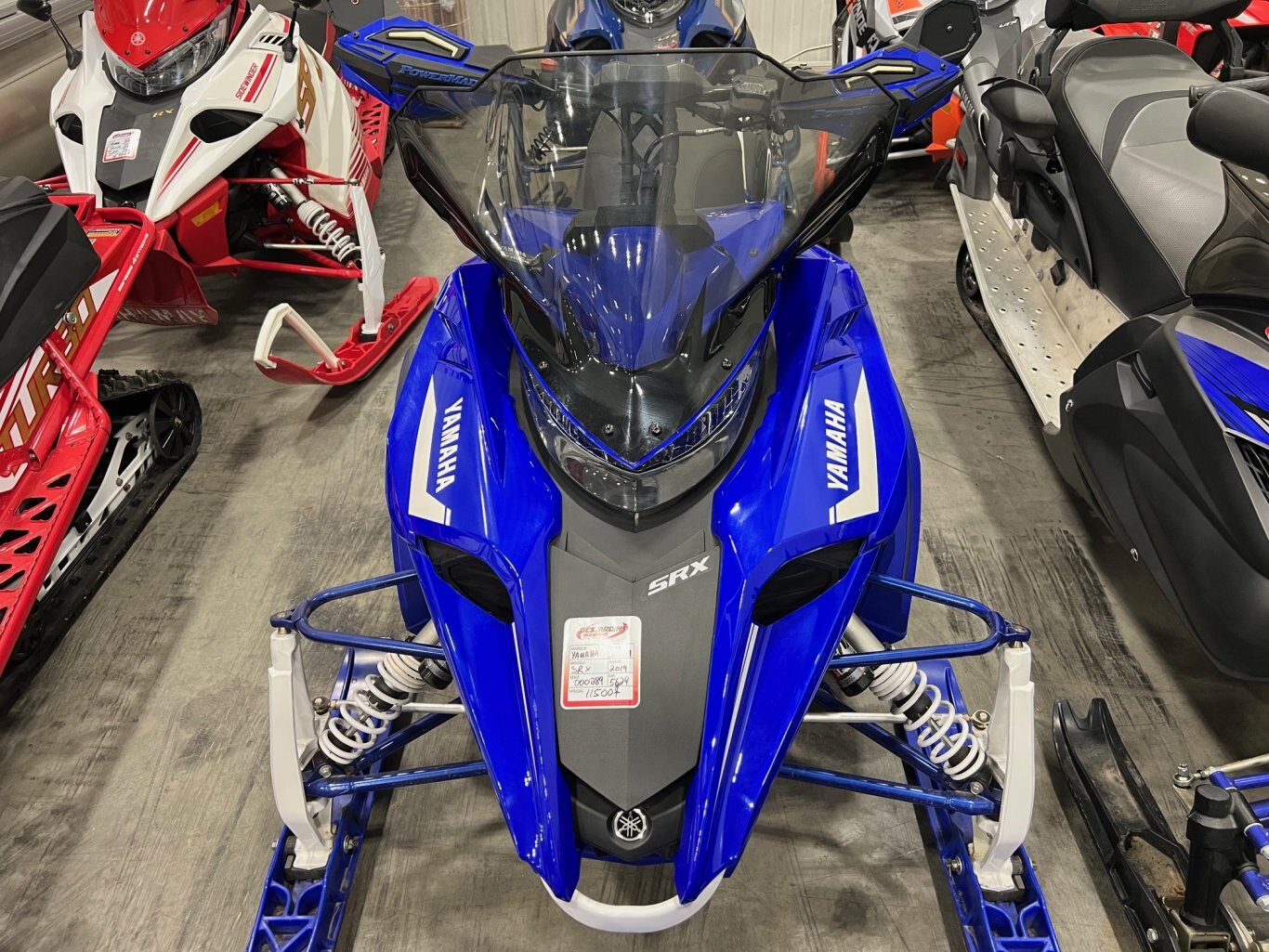 Motoneige Yamaha SRX 2019 Bleu avec 5629km seulement, Pont 1.6'' Piné et Ice Scratcher en bon état!