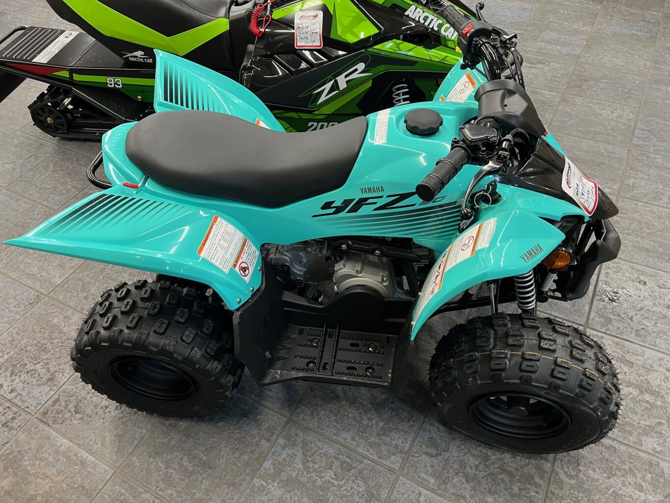 VTT Yamaha YFZ50 2024 Turquoise modèle pour enfant avec démarreur électrique & limitateur de vitesse.