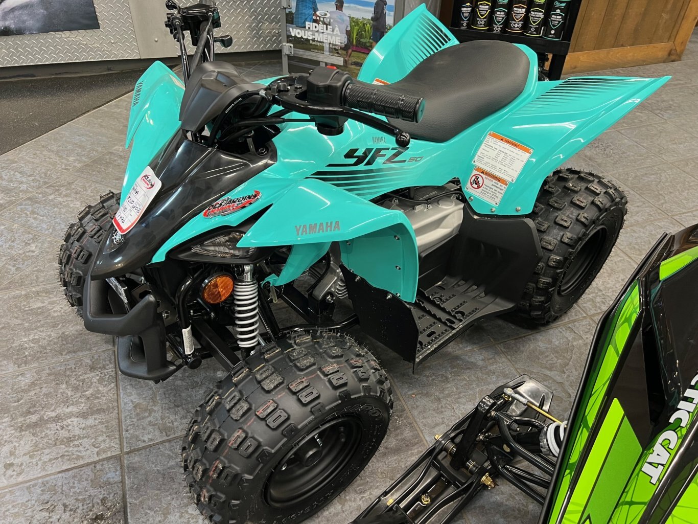 VTT Yamaha YFZ50 2024 Turquoise modèle pour enfant avec démarreur électrique & limitateur de vitesse.