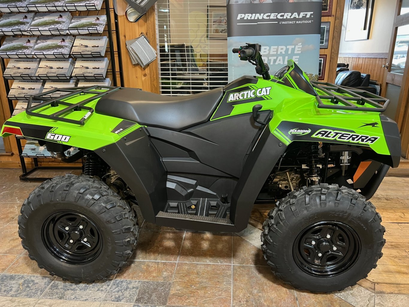 VTT Arctic Cat Alterra 600 2023 Vert & Noir Neuf en Liquidation Rabais de 5000$+tx à ne pas manquer !!!