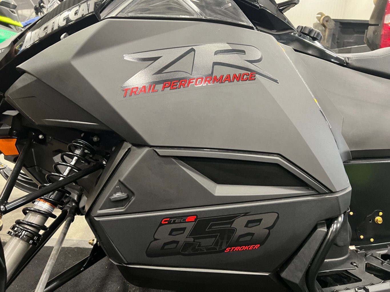 Motoneige Arctic Cat ZR 858 Catalyst Noir 2025 137cm Dernière Disponible Faite Vite!