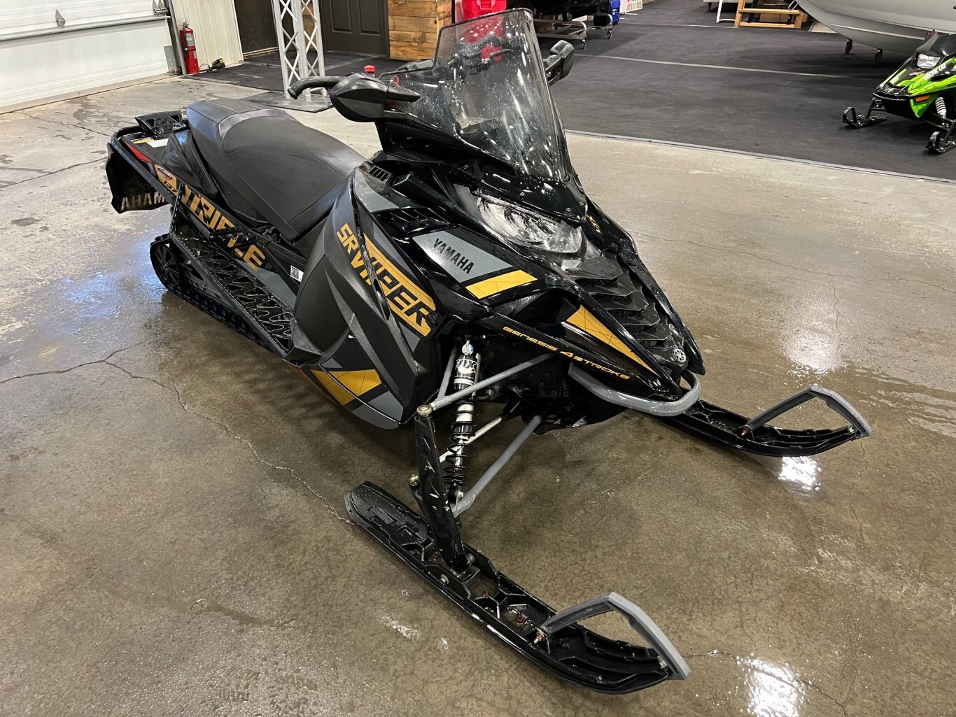 Motoneige Yamaha SR Viper L TX 137cm 2021 Noir & Or modèle de piste sans Turbo et avec un radiateur, 22532km