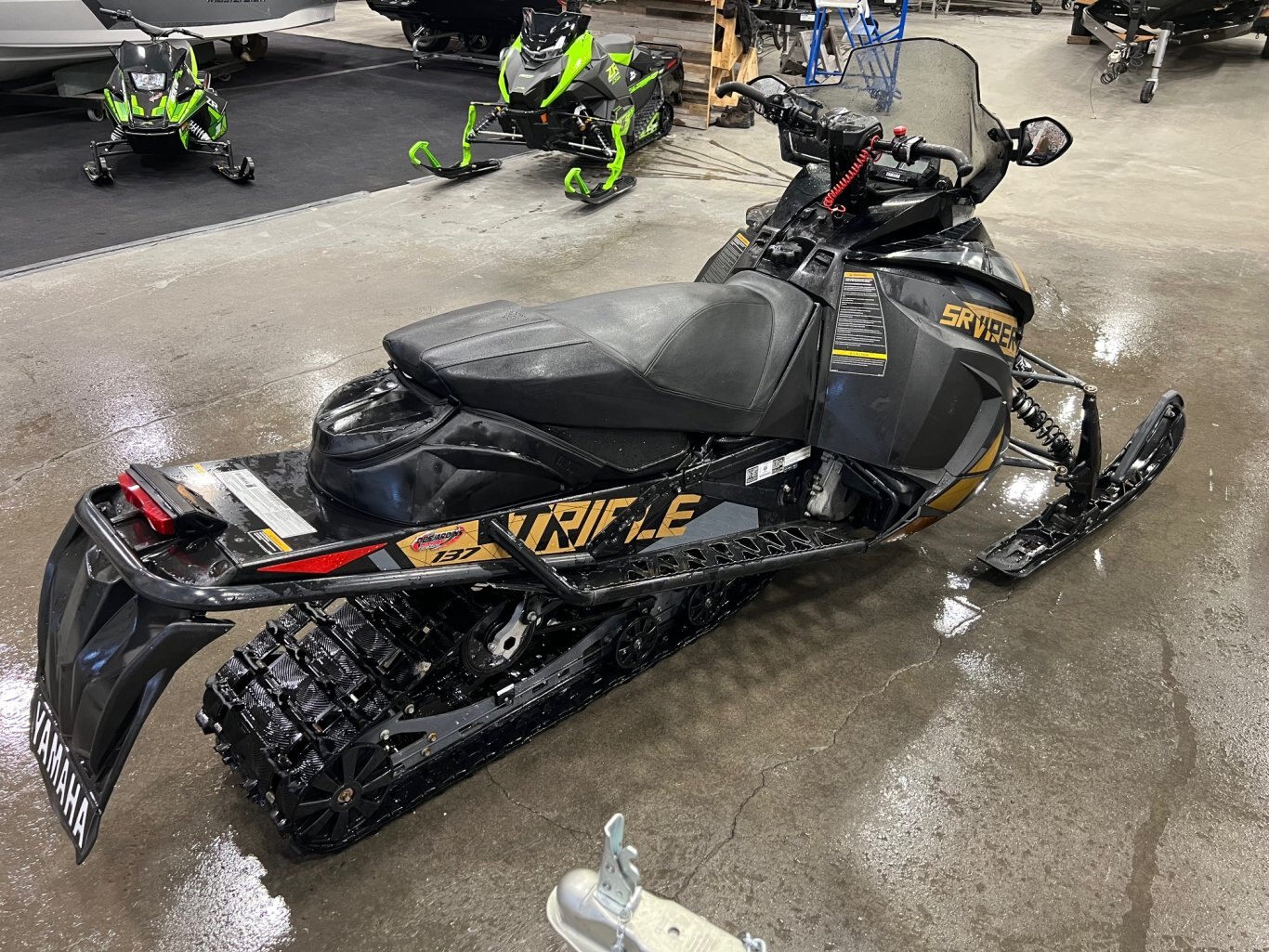 Motoneige Yamaha SR Viper L TX 137cm 2021 Noir & Or modèle de piste sans Turbo et avec un radiateur, 22532km