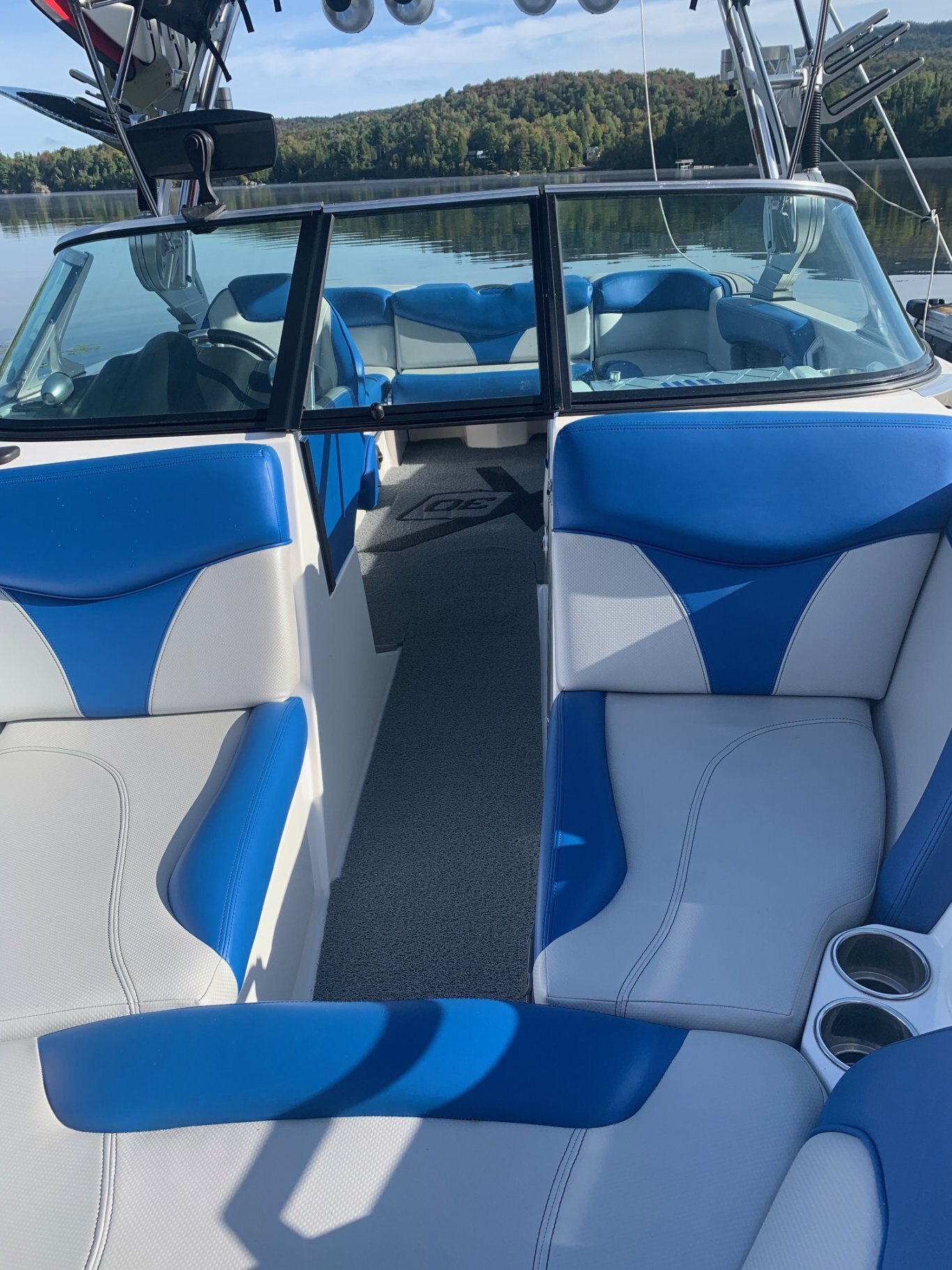 Bateau Mastercraft X30 2016 Bleu Noir & Blanc Moteur Ilmor 6.0l 400hp Complètement Équipé pour le Wakesurf!