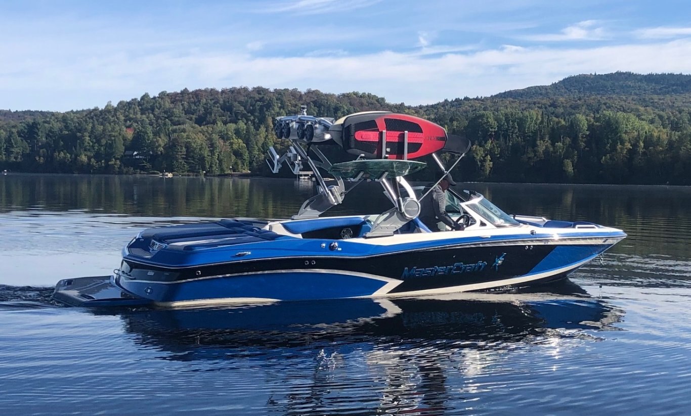 Bateau Mastercraft X30 2016 Bleu Noir & Blanc Moteur Ilmor 6.0l 400hp Complètement Équipé pour le Wakesurf!