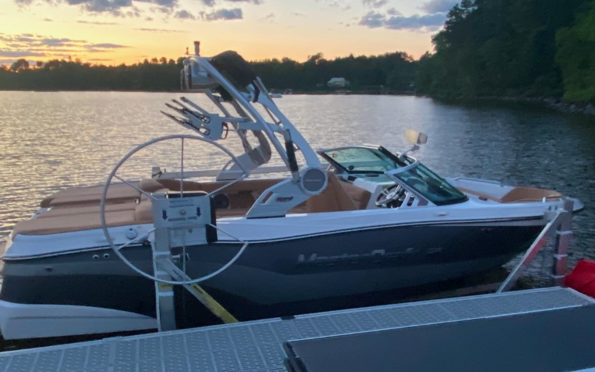 Bateau Mastercraft XT21 2019 Gris Métallique sur Tan Moteur 5.7l 340hp Complètement Équipé pour le Wakesurf!