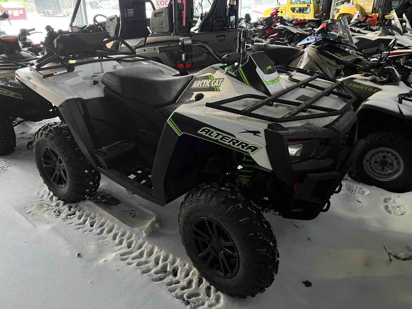 VTT Arctic Cat Alterra 600 TRV EPS XT 2023 neuf Blanc Modèle Multi Usages 2 Passagers en Liquidation!