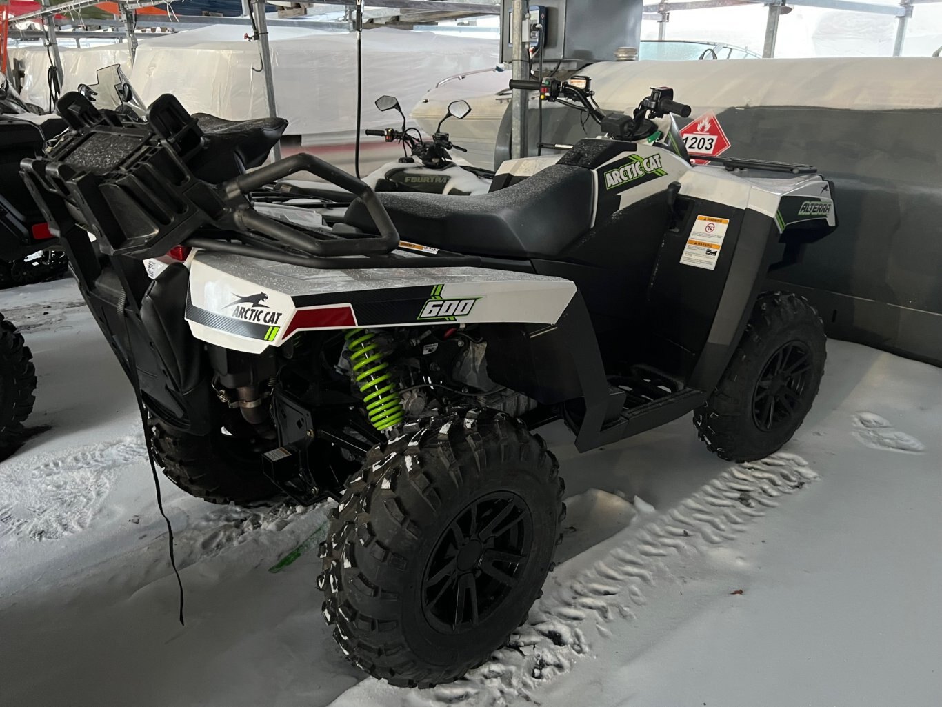 VTT Arctic Cat Alterra 600 TRV EPS XT 2023 neuf Blanc Modèle Multi Usages 2 Passagers en Liquidation!