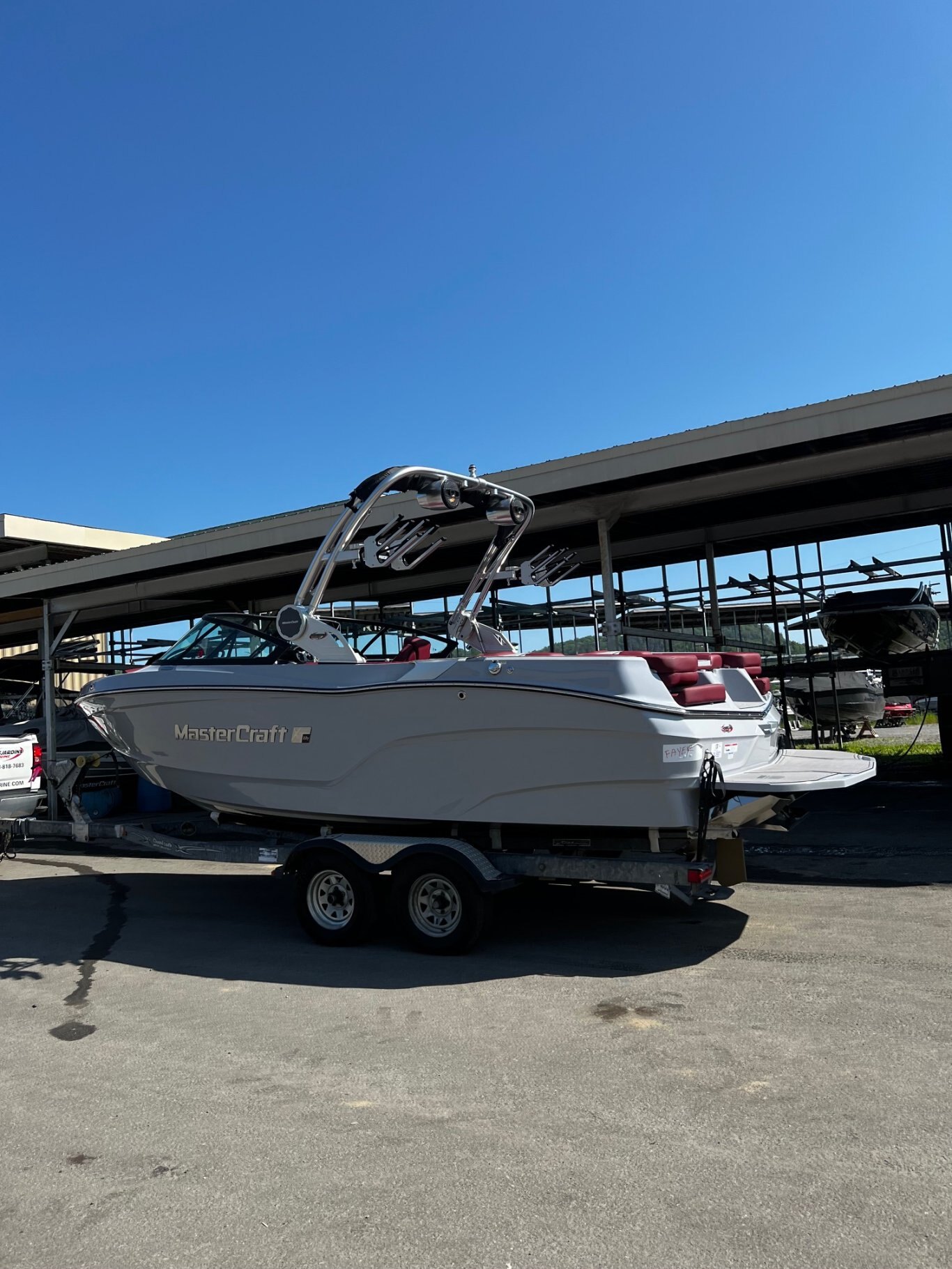 Bateau Mastercraft XT22T 2023 Gris Pâle intérieur Bourgogne Moteur 6.0l Ilmor, Complètement Équipé Wakesurf Comme neuf!