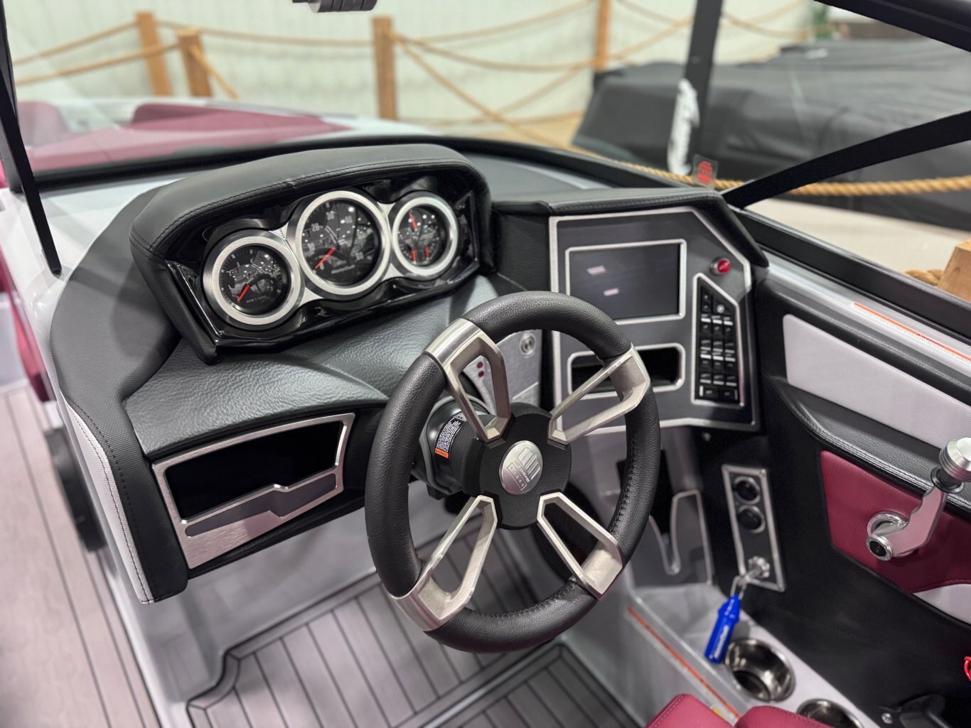 Bateau Mastercraft XT22T 2023 Gris Pâle intérieur Bourgogne Moteur 6.0l Ilmor, Complètement Équipé Wakesurf Comme neuf!