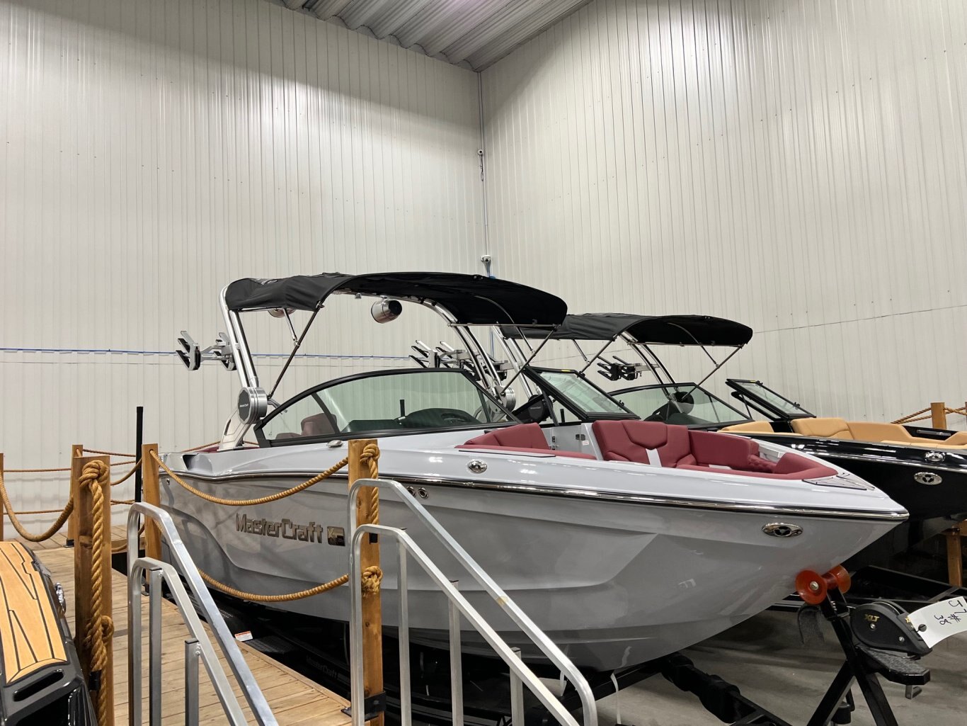 Bateau Mastercraft XT22T 2023 Gris Pâle intérieur Bourgogne Moteur 6.0l Ilmor, Complètement Équipé Wakesurf Comme neuf!