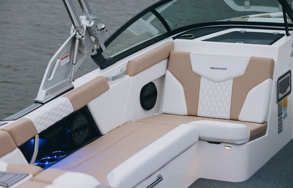 2025 MasterCraft XT22