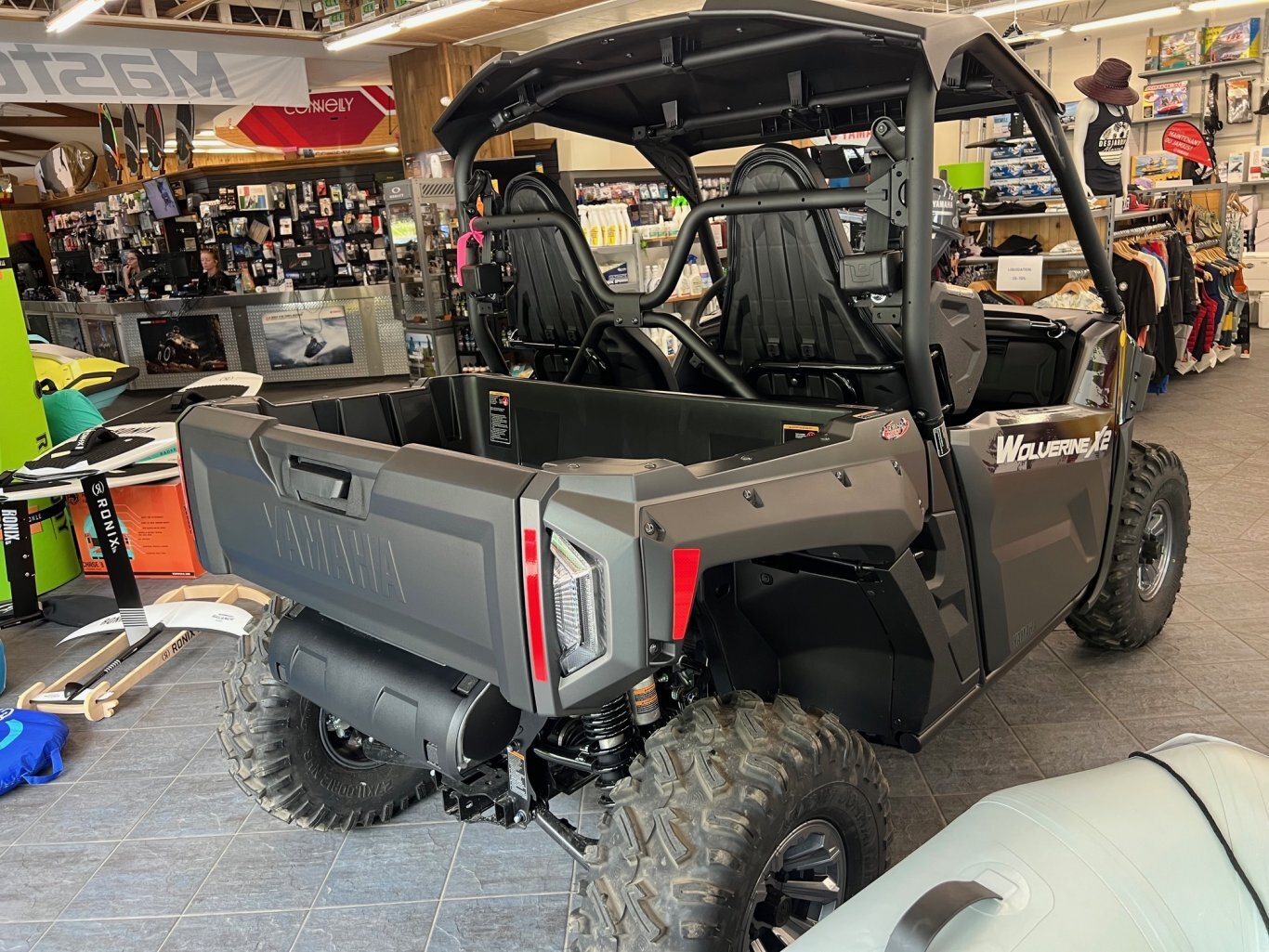 Side by Side Yamaha Wolverine X2 850 SE 2025 Noir avec Winch, Miroir Centrale et Attache Remorque!